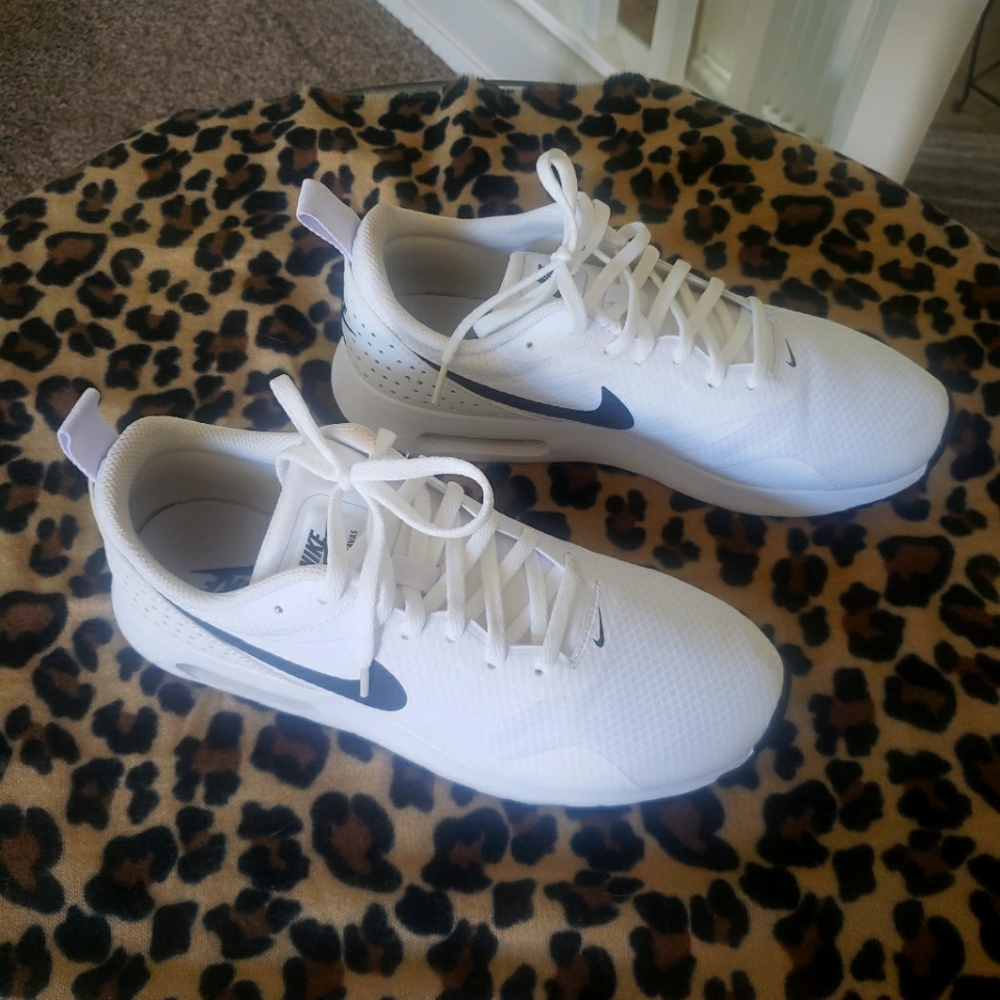 Women's Nike jogging shoe